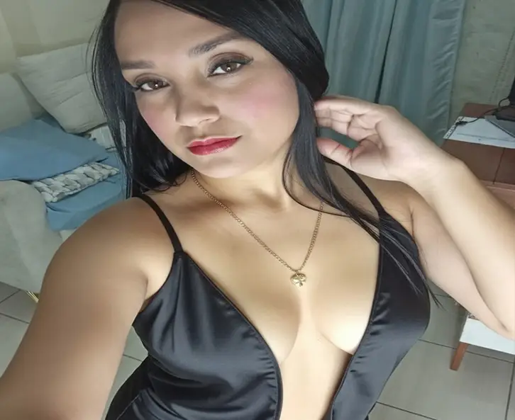Premium Lamahatta call girls offer lavish, private services