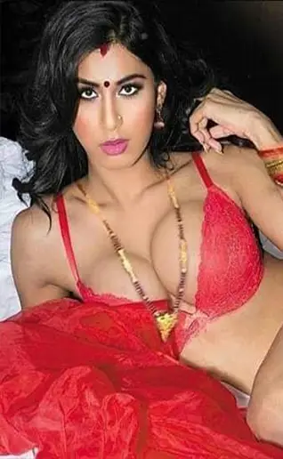 Housewife in Chhend Colony promises a full night pleasure